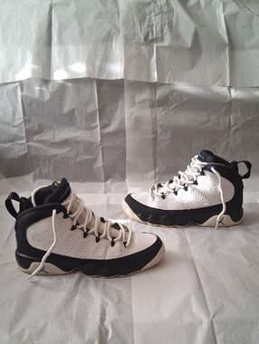 Air Jordan 9 Retro University Blue Sneakers, Women 7.5 = Men 6